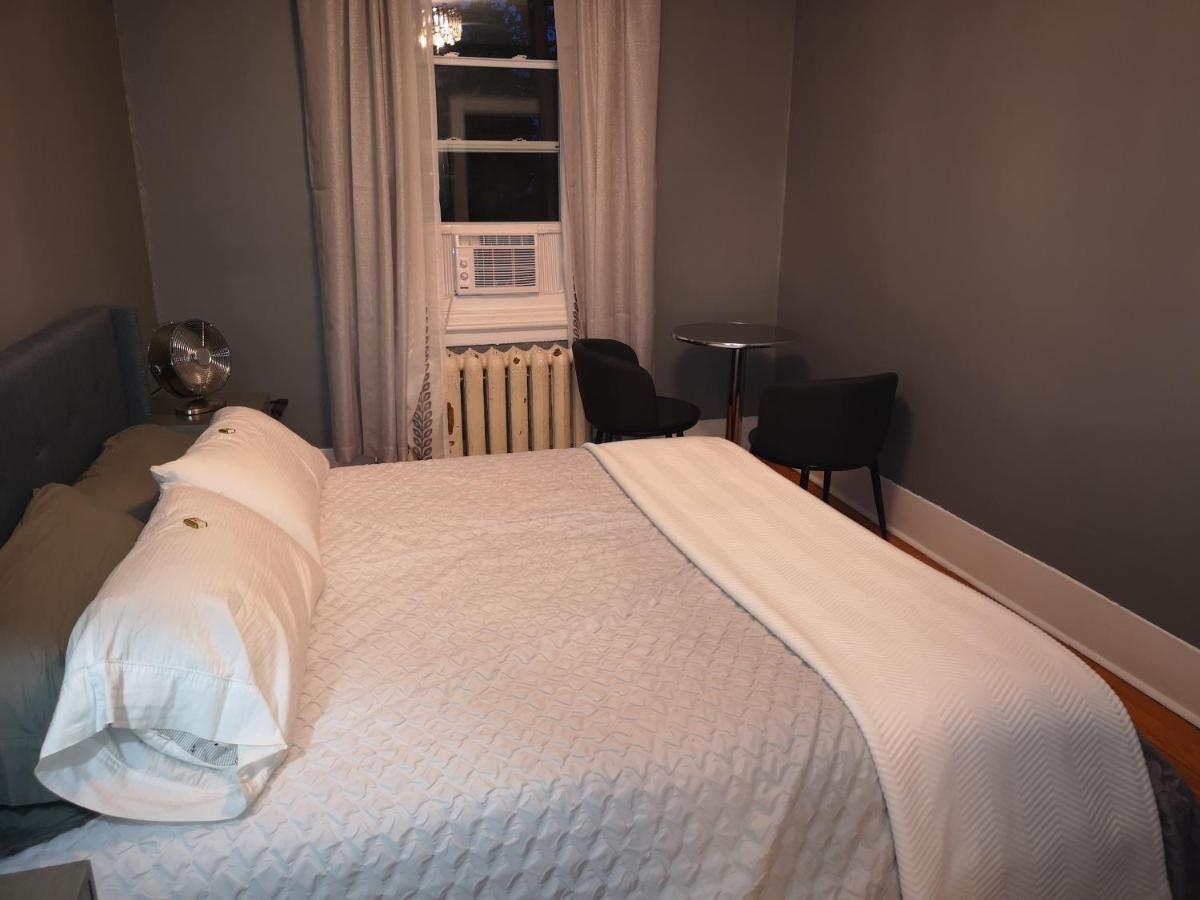 Room With King Bed In Shared 3 Bedroom Downtown Montréal Dış mekan fotoğraf