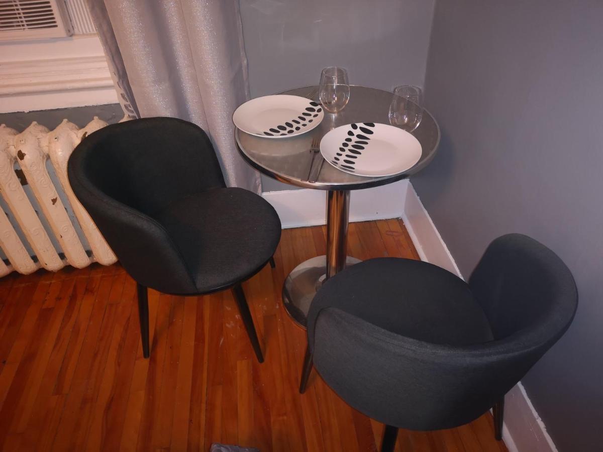 Room With King Bed In Shared 3 Bedroom Downtown Montréal Dış mekan fotoğraf