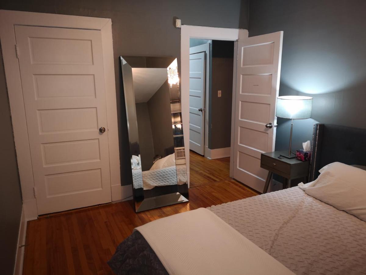 Room With King Bed In Shared 3 Bedroom Downtown Montréal Dış mekan fotoğraf